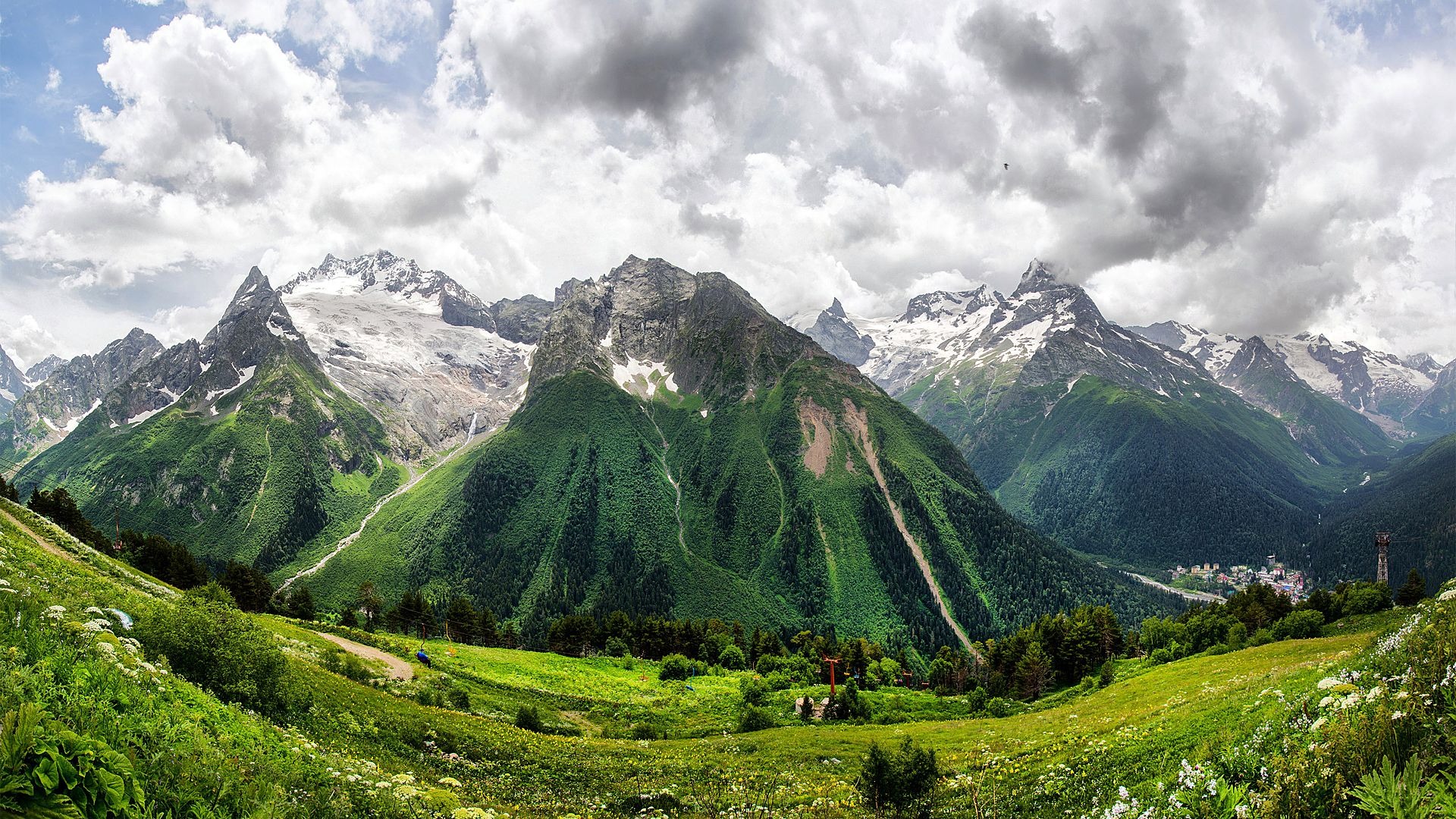 اليوم الثاني : جولات جبال القوقاز ومنتجع جوداوري